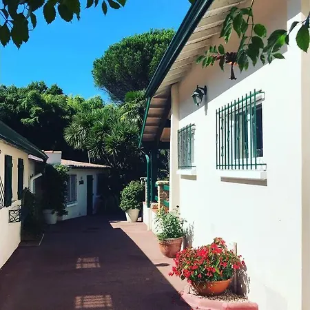 Βίλα De Charme Parc Fleuri, Arbore Et Piscine A *