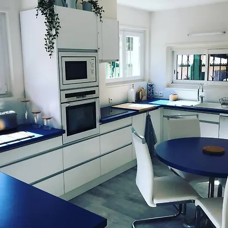 De Charme Parc Fleuri, Arbore Et Piscine A